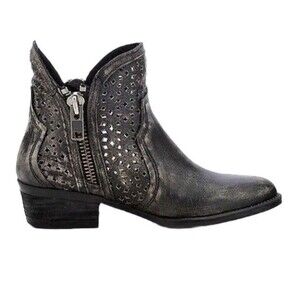 Circle G  by Coral Black Leather Distressed Booties Women’s size 12